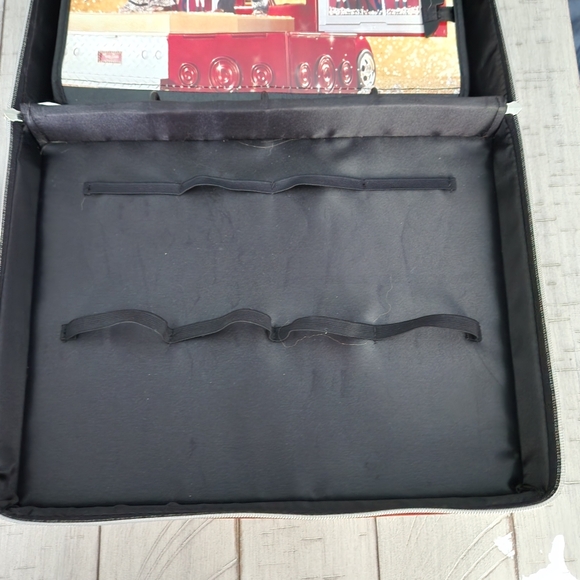 Bratz Forever Diamonds Zippered Doll Case - Picture 7 of 11